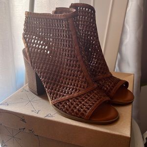 Indigo Rd. Thick Heel Sandal